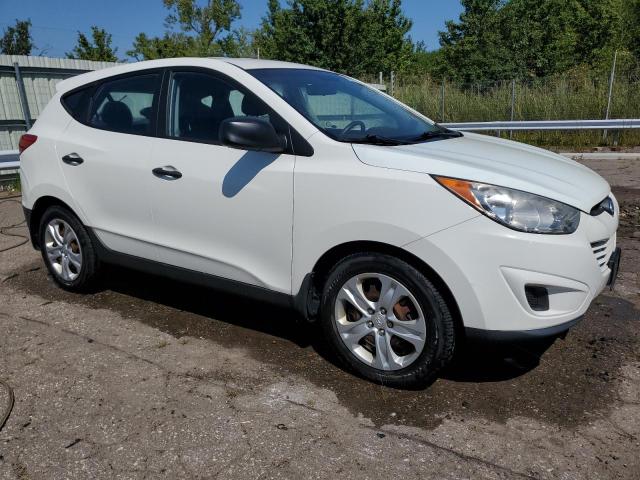 KM8JT3AC6CU417766 - 2012 HYUNDAI TUCSON GL WHITE photo 4