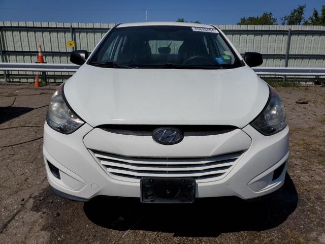 KM8JT3AC6CU417766 - 2012 HYUNDAI TUCSON GL WHITE photo 5