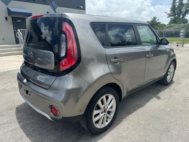 KNDJP3A59H7448123 - 2017 KIA SOUL + GRAY photo 3