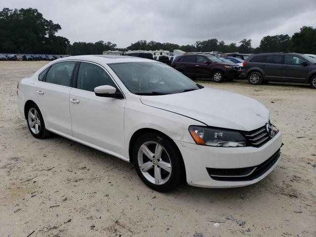 1VWBH7A38DC110444 - 2013 VOLKSWAGEN PASSAT SE WHITE photo 4