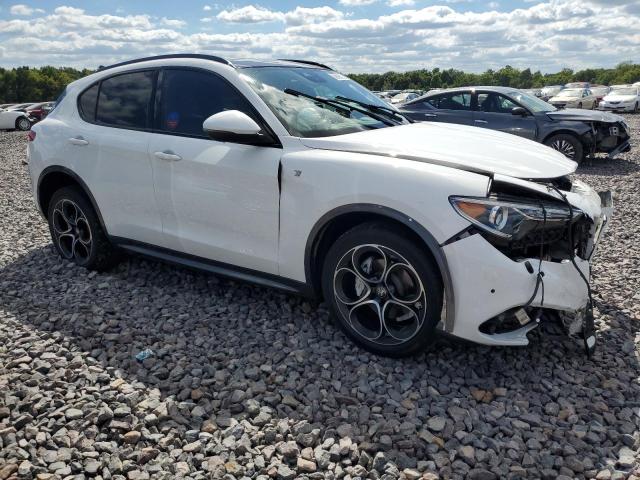 ZASPAKBNXN7D41203 - 2022 ALFA ROMEO STELVIO TI WHITE photo 4