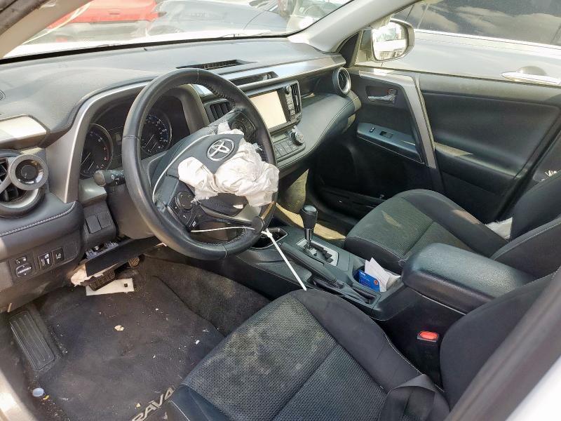 JTMWFREV8HD101812 - 2017 TOYOTA RAV4 XLE WHITE photo 7