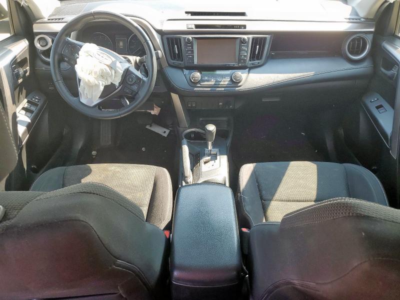 JTMWFREV8HD101812 - 2017 TOYOTA RAV4 XLE WHITE photo 8