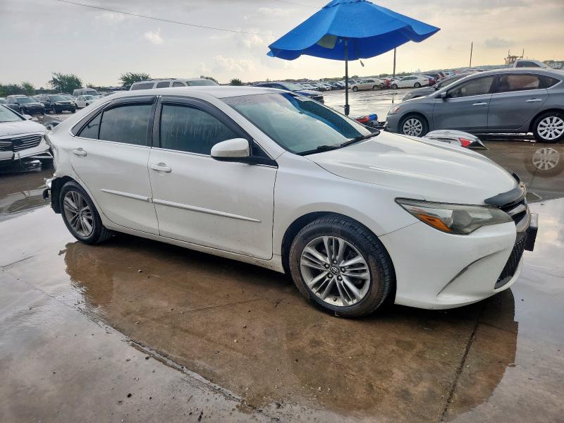 4T1BF1FK4HU276946 - 2017 TOYOTA CAMRY LE WHITE photo 4