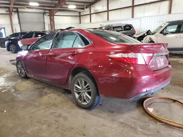 4T1BF1FKXHU698977 - 2017 TOYOTA CAMRY LE წითელი ფოტო 2