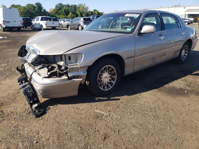 2000 LINCOLN TOWN CAR SIGNATURE, 