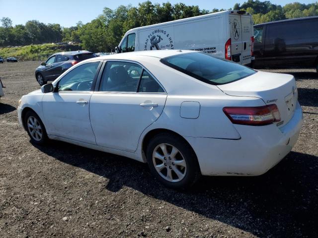 4T1BF3EK0BU637092 - 2011 TOYOTA CAMRY BASE WHITE photo 2