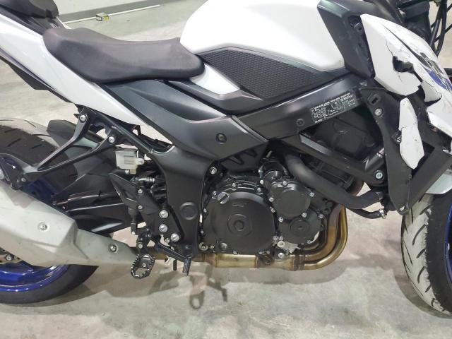 JS1C533D1K7100210 - 2019 SUZUKI GSX-S750 M WHITE photo 7