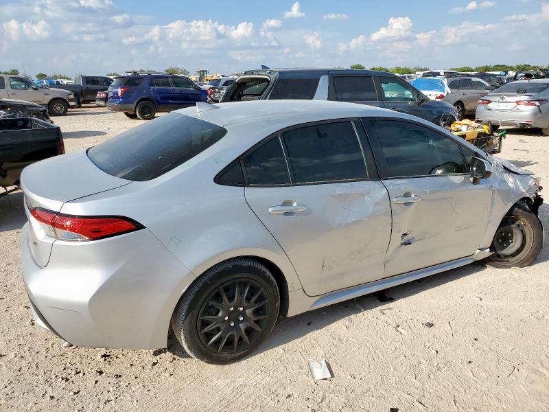 JTDEPMAE8NJ220670 - 2022 TOYOTA COROLLA LE 银色 照片 3