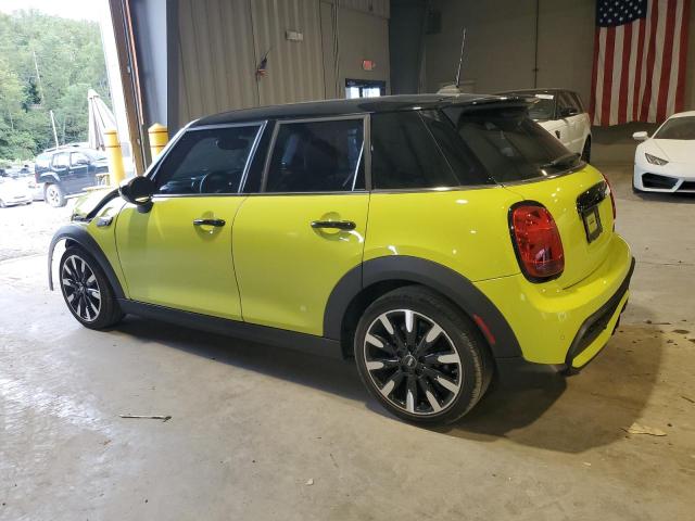 WMW53DK00R2U61215 - 2024 MINI COOPER S YELLOW photo 2