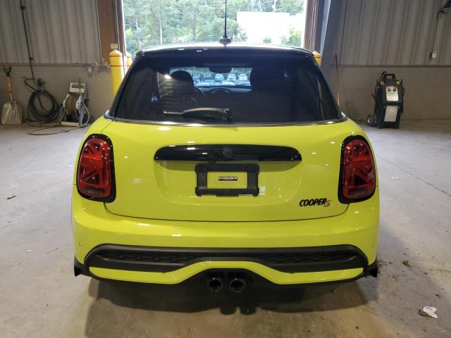 WMW53DK00R2U61215 - 2024 MINI COOPER S YELLOW photo 6