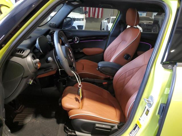 WMW53DK00R2U61215 - 2024 MINI COOPER S YELLOW photo 7