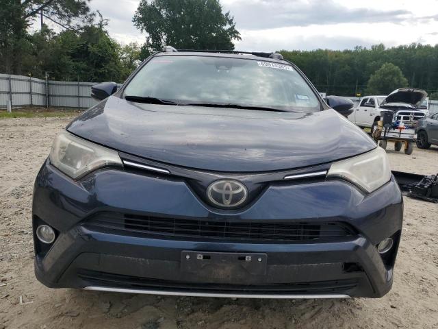 JTMRFREV4HJ143599 - 2017 TOYOTA RAV4 XLE 蓝色 照片 5