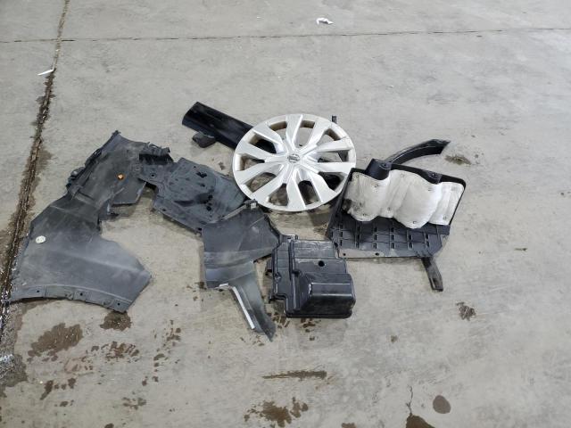 KNMAT2MV0JP515599 - 2018 NISSAN ROGUE S ვერცხლისფერი ფოტო 13