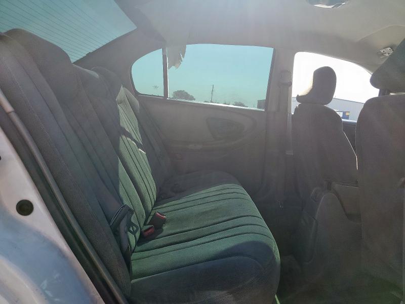 1G1ND52F24M522631 - 2004 CHEVROLET CLASSIC WHITE photo 10