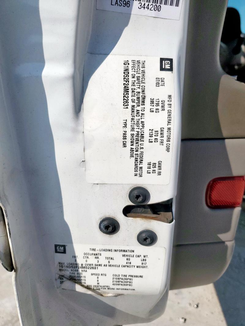 1G1ND52F24M522631 - 2004 CHEVROLET CLASSIC WHITE photo 12