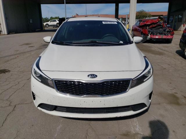 3KPFL4A79JE259308 - 2018 KIA FORTE LX WHITE photo 5