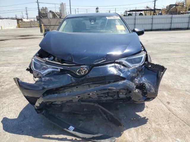 JTMZFREV2HJ146842 - 2017 TOYOTA RAV4 LE ლურჯი ფოტო 5