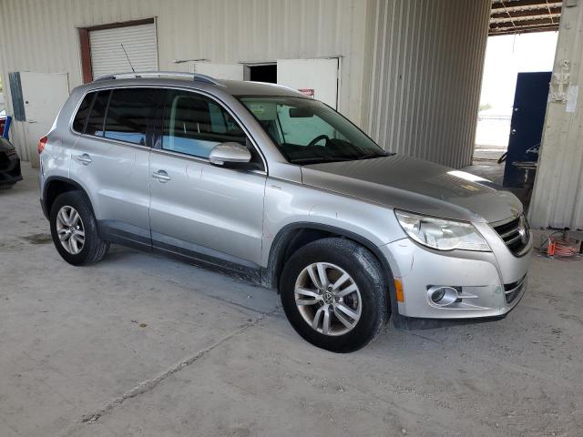 WVGAV7AX9AW524333 - 2010 VOLKSWAGEN TIGUAN S SILVER photo 4