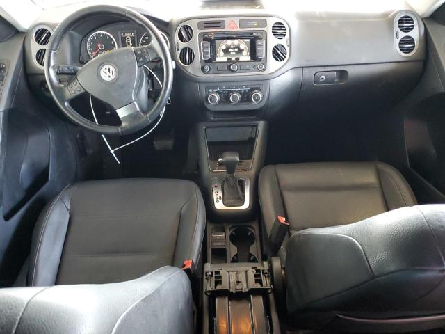 WVGAV7AX9AW524333 - 2010 VOLKSWAGEN TIGUAN S SILVER photo 8