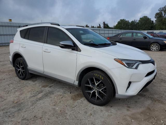 2T3NFREVXHW363961 - 2017 TOYOTA RAV4 SE WHITE photo 4