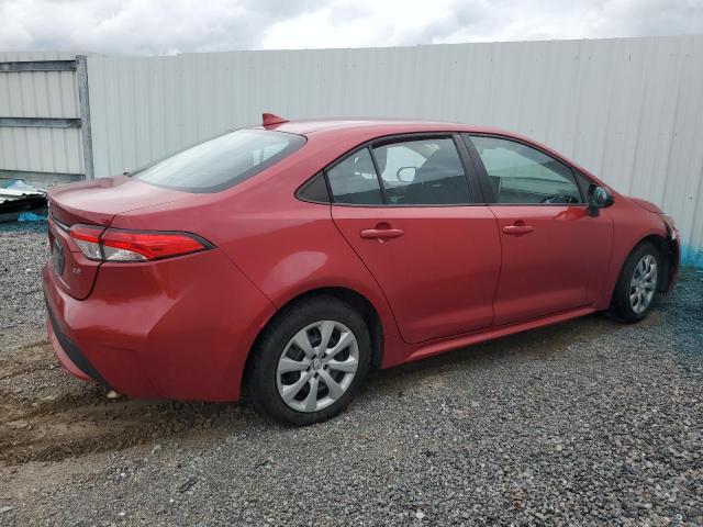 5YFEPMAE8MP231940 - 2021 TOYOTA COROLLA LE RED photo 3
