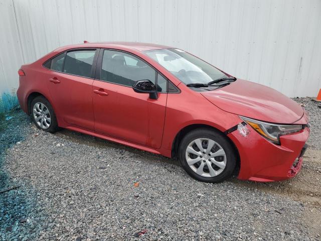 5YFEPMAE8MP231940 - 2021 TOYOTA COROLLA LE RED photo 4