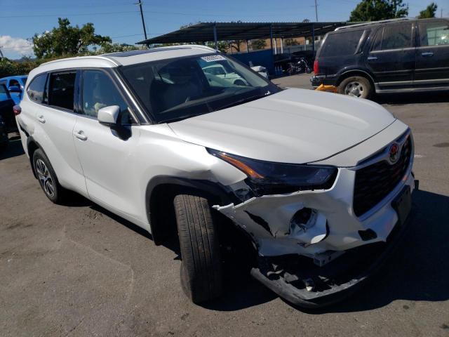 5TDGZRBH8NS236878 - 2022 TOYOTA HIGHLANDER XLE WHITE photo 4