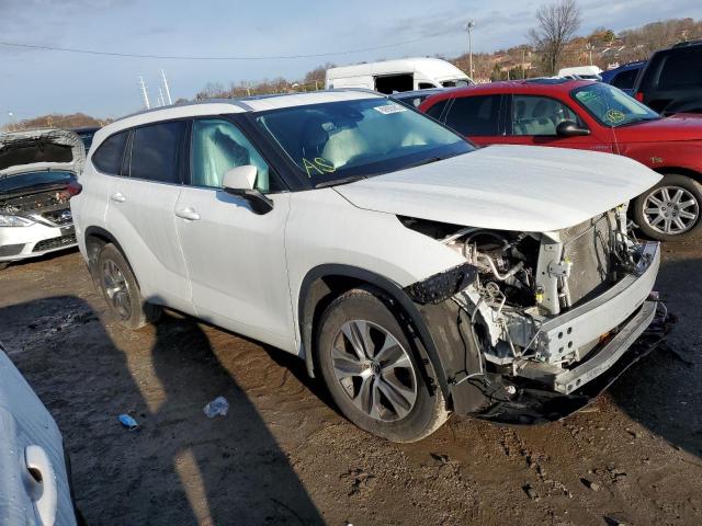 5TDGZRBH9NS186945 - 2022 TOYOTA HIGHLANDER XLE თეთრი ფოტო 4
