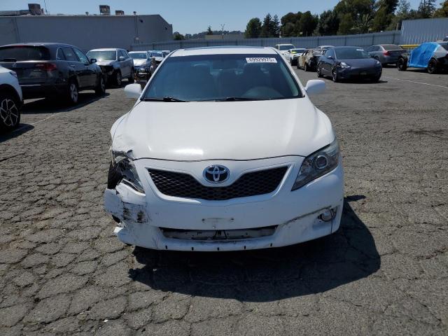 4T1BK3EK7BU620690 - 2011 TOYOTA CAMRY SE WHITE photo 5