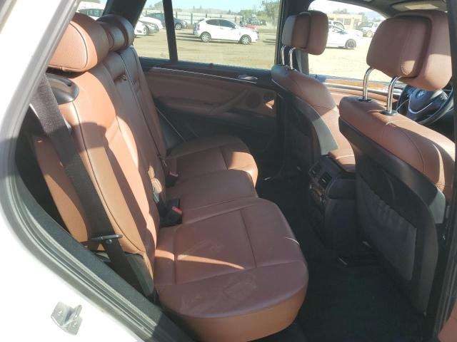 5UXZV8C57D0C16711 - 2013 BMW X5 XDRIVE50I WHITE photo 11