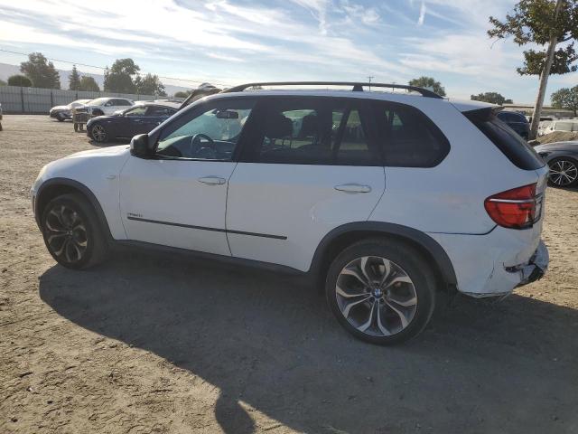 5UXZV8C57D0C16711 - 2013 BMW X5 XDRIVE50I WHITE photo 2