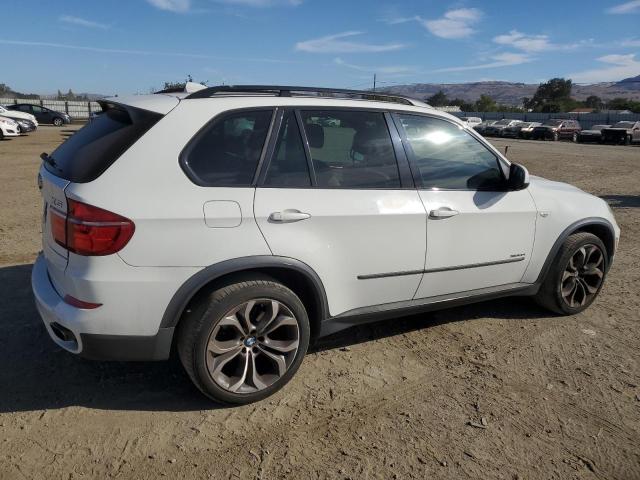 5UXZV8C57D0C16711 - 2013 BMW X5 XDRIVE50I WHITE photo 3