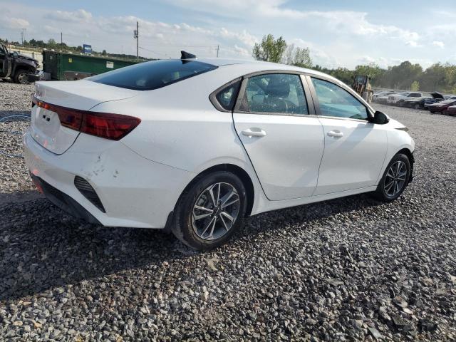 3KPF24AD7RE778216 - 2024 KIA FORTE LX WHITE photo 3