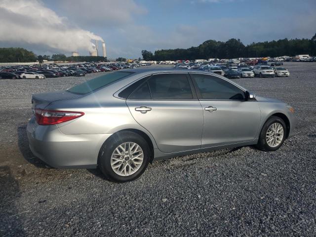 4T4BF1FK8GR557197 - 2016 TOYOTA CAMRY LE SILVER photo 3