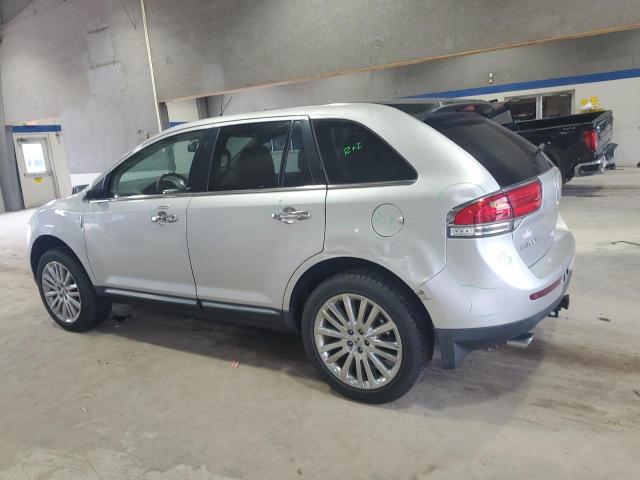 2LMDJ8JK2DBL22723 - 2013 LINCOLN MKX SILVER photo 2