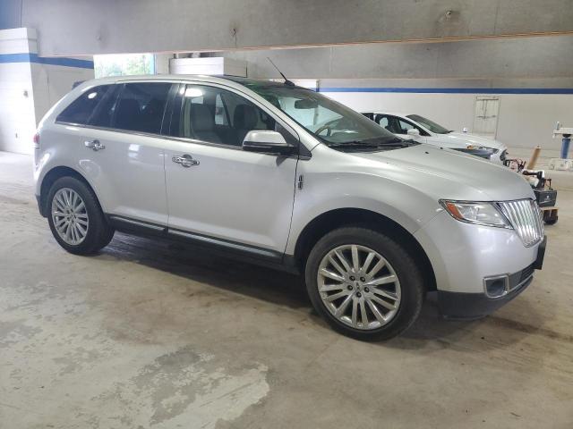 2LMDJ8JK2DBL22723 - 2013 LINCOLN MKX SILVER photo 4