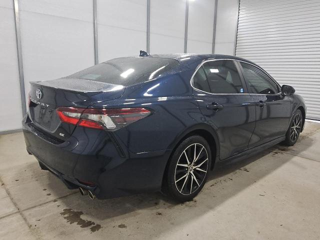 4T1T11AK6MU575844 - 2021 TOYOTA CAMRY SE 蓝色 照片 3