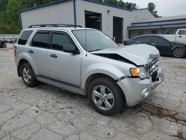 1FMCU9D77BKA26420 - 2011 FORD ESCAPE XLT SILVER photo 4