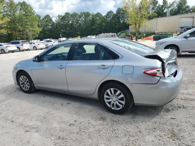 4T1BF1FK9HU451840 - 2017 TOYOTA CAMRY LE 银色 照片 2
