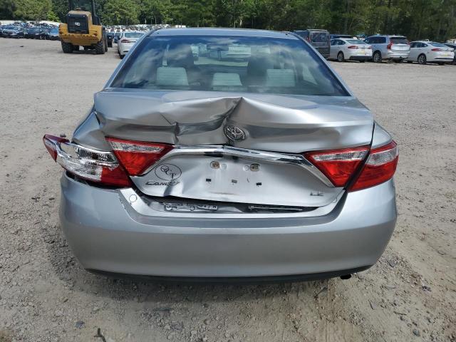 4T1BF1FK9HU451840 - 2017 TOYOTA CAMRY LE 银色 照片 6