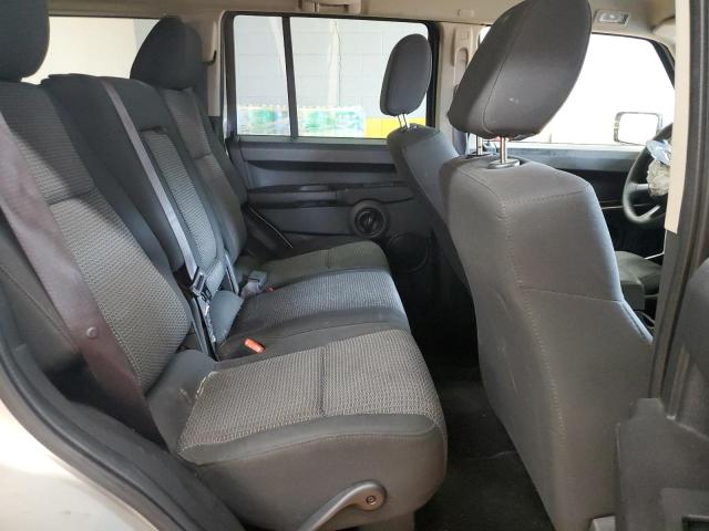 1J8HH48K88C155584 - 2008 JEEP COMMANDER SPORT SILVER photo 11