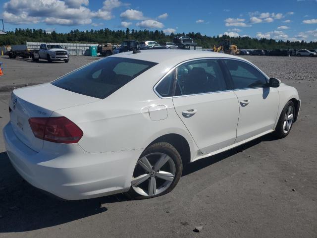 1VWBT7A38FC010815 - 2015 VOLKSWAGEN PASSAT SE WHITE photo 3