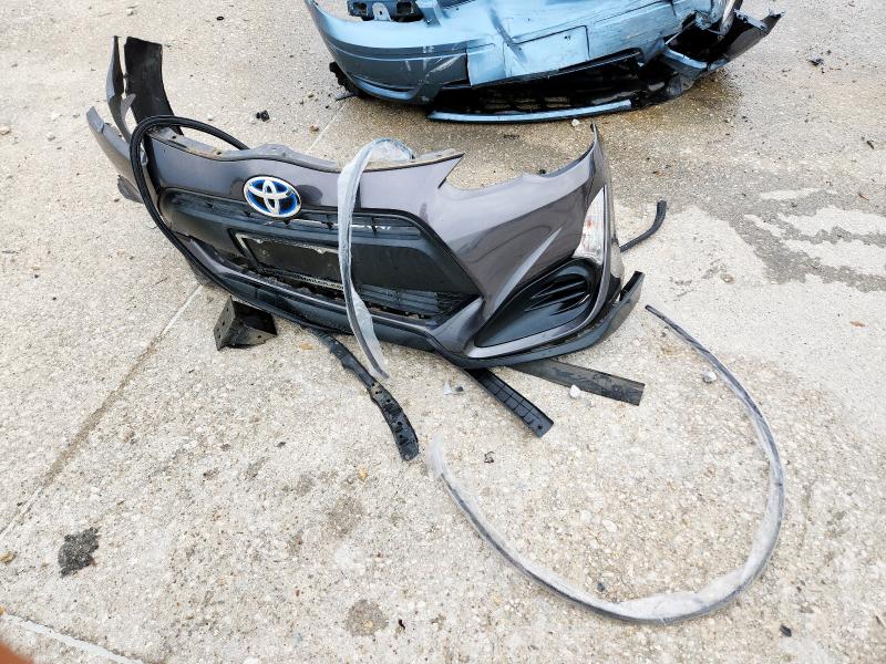 JTDKDTB3XH1597640 - 2017 TOYOTA PRIUS C GRAY photo 12