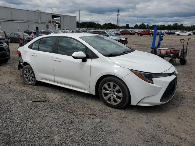 5YFEPMAE6MP166005 - 2021 TOYOTA COROLLA LE Weiß Foto 4