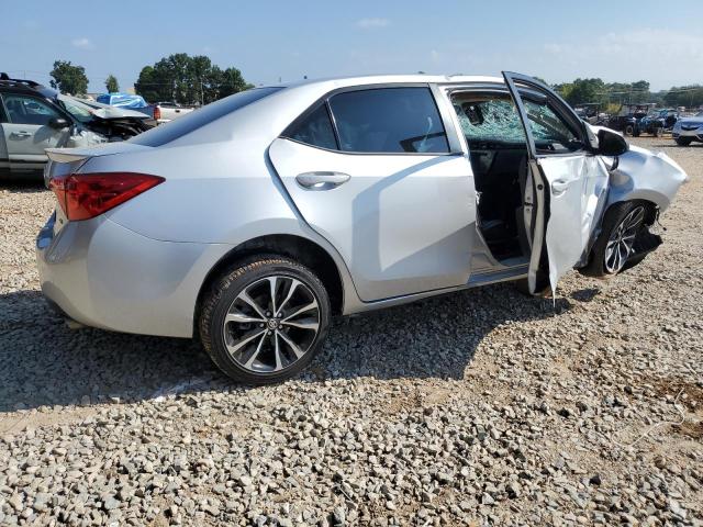 5YFBURHE5JP798620 - 2018 TOYOTA COROLLA L SILVER photo 3