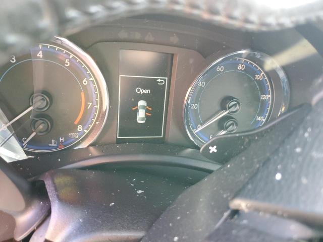 5YFBURHE5JP798620 - 2018 TOYOTA COROLLA L SILVER photo 9