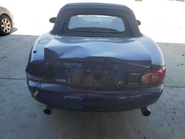 JM1NB353820233292 - 2002 MAZDA MX-5 MIATA BASE BLUE photo 6