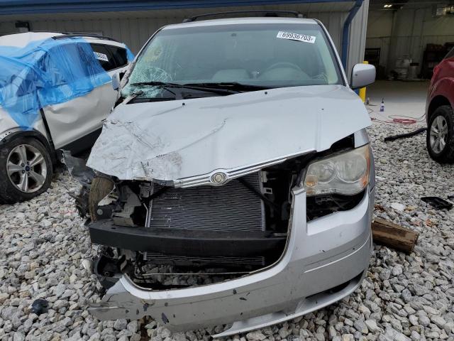2A4RR5D17AR172654 - 2010 CHRYSLER TOWN & COU TOURING SILVER photo 5
