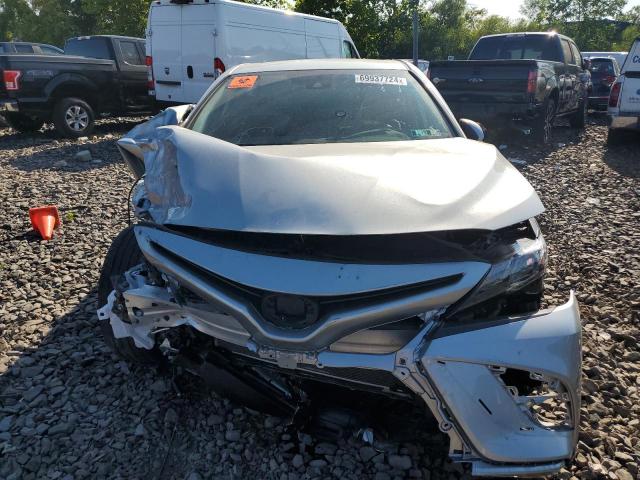 4T1G11AK8RU207884 - 2024 TOYOTA CAMRY SE NIGHT SHADE SILVER photo 5